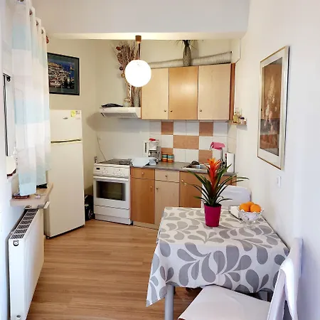 Argy Cozy * Hriszí Aktí Haniá